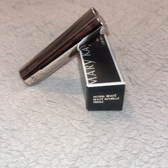 Mary Kay Natural Beaute true dimensions sheer lipstick. NIB - Picture 2 of 2